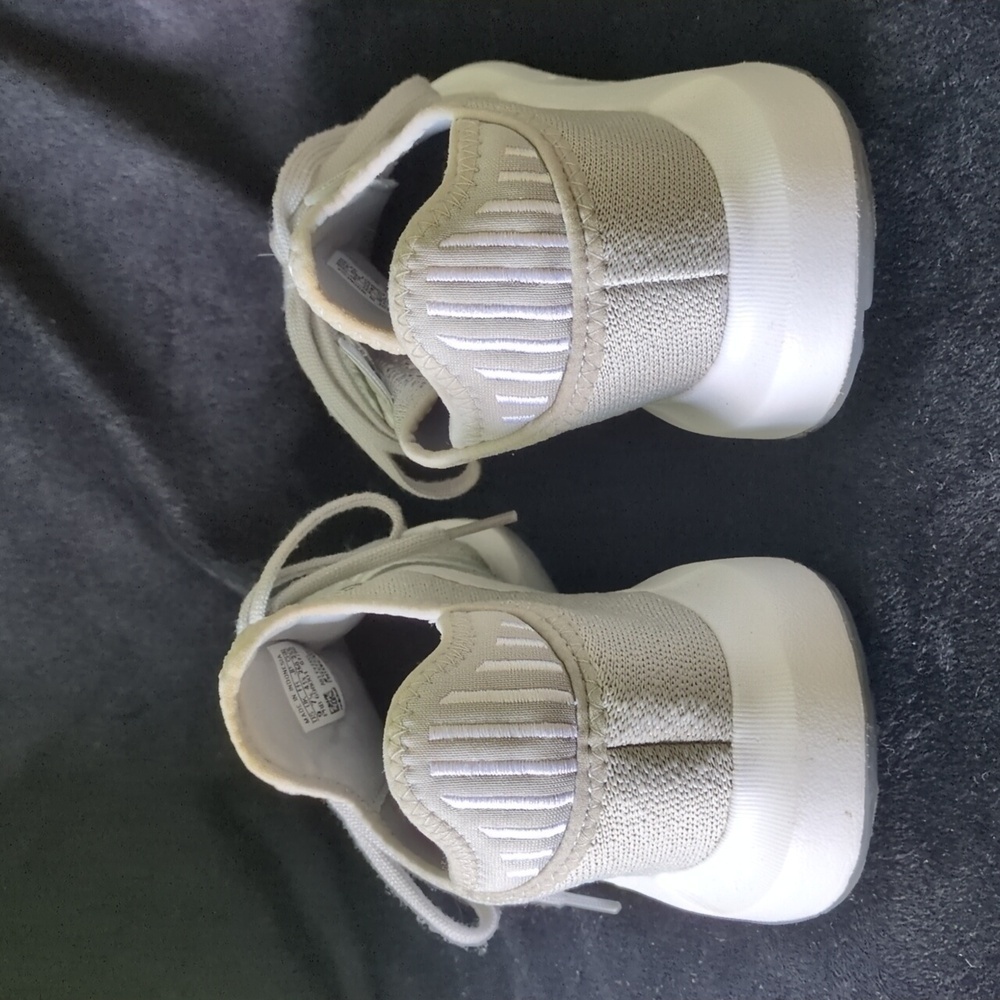 Adidas Swift Run X Women’s sz 9 - Picture 5 of 7